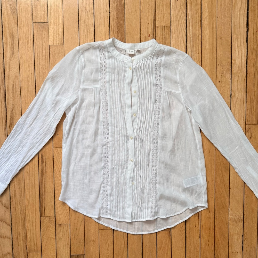 GAP White Textured Blouse with Lace Accents - Picture 5 of 9